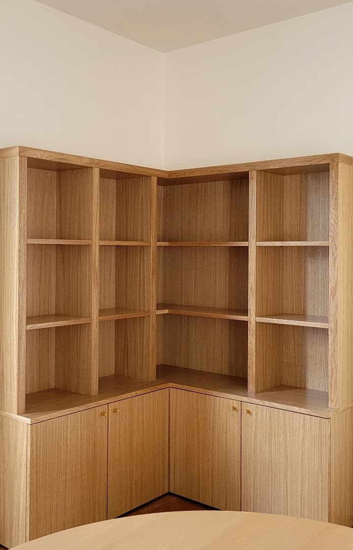 Agencement d'une bibliothèque en bois